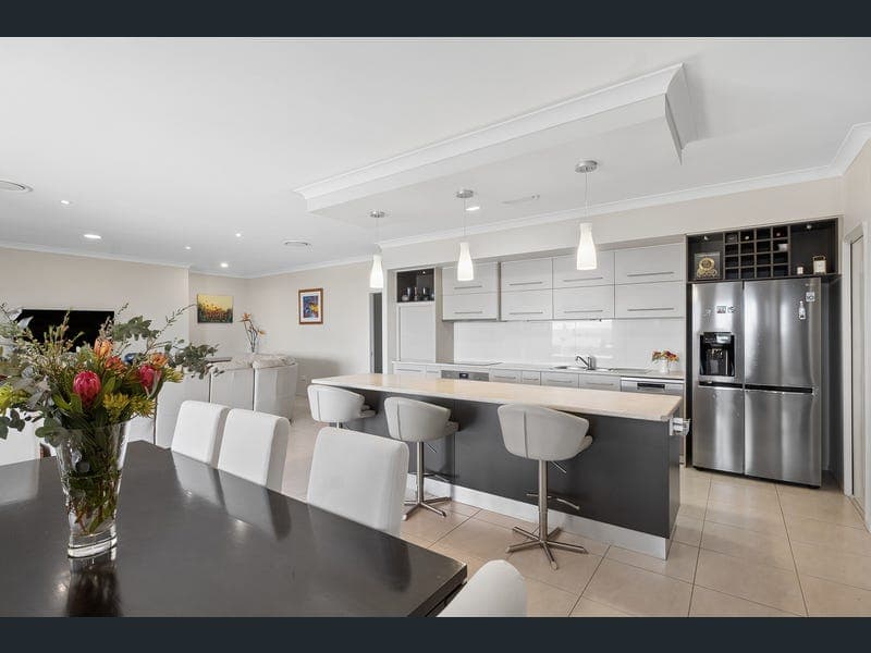 5 Kalimna Drive, Highfields — photo 1 of 5