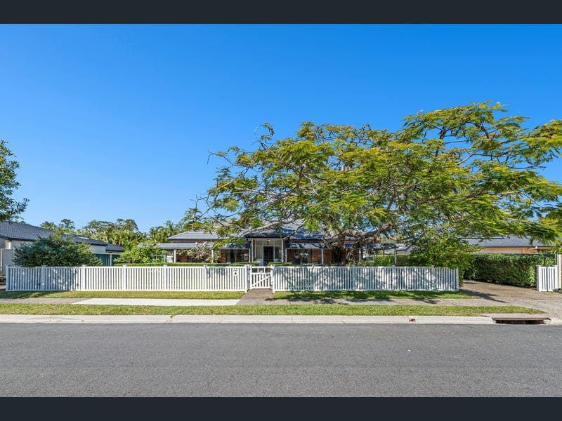 14 Glenmore Drive, Ashmore — photo 1 of 5