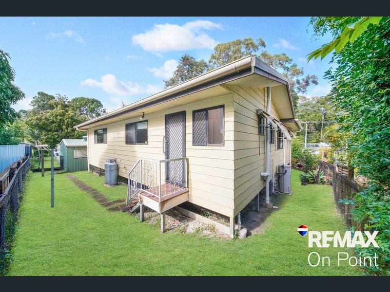 16 Ross Street, Coochiemudlo Island — photo 1 of 5