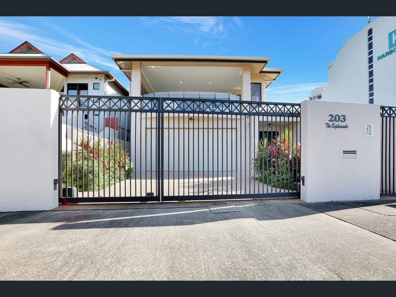 203 Esplanade, Cairns North — photo 1 of 5