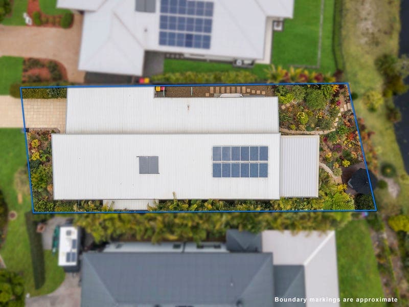 12 Foxtail Crescent, Banksia Beach — photo 1 of 5