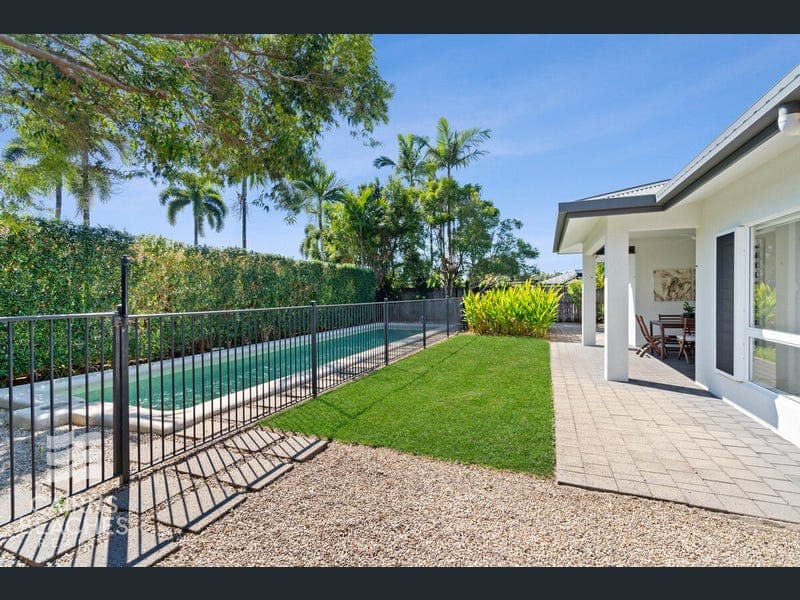 2 Tanjong Close, Kewarra Beach — photo 1 of 5