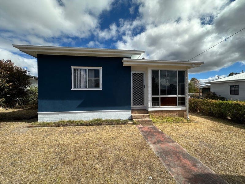 18 Stanton Street, Stanthorpe — photo 1 of 4