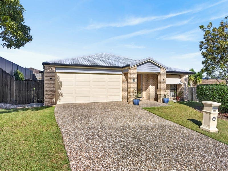 262 Universal Street, Oxenford — photo 1 of 5
