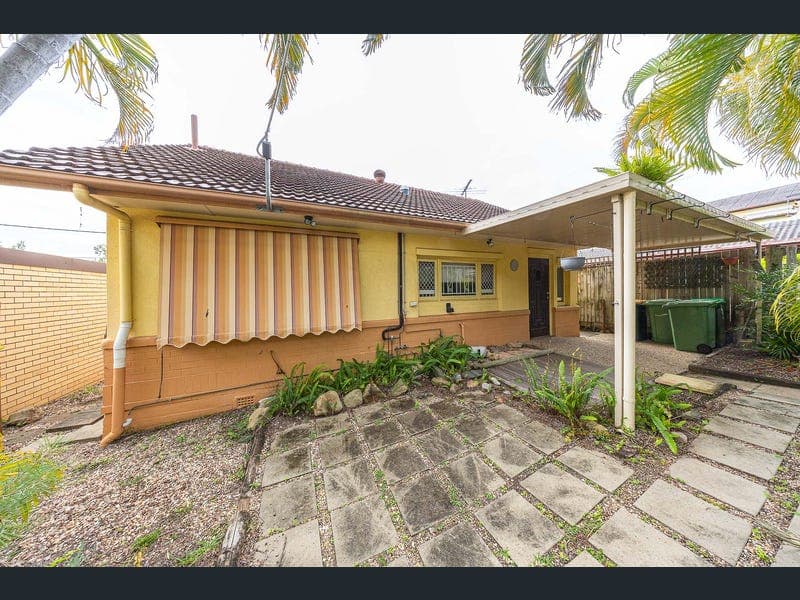 5 Henry Street, Redcliffe — photo 1 of 5