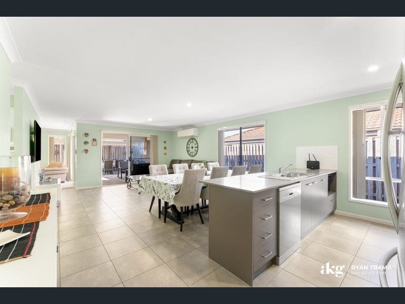 15 Skelbrook Road, Park Ridge — photo 1 of 5