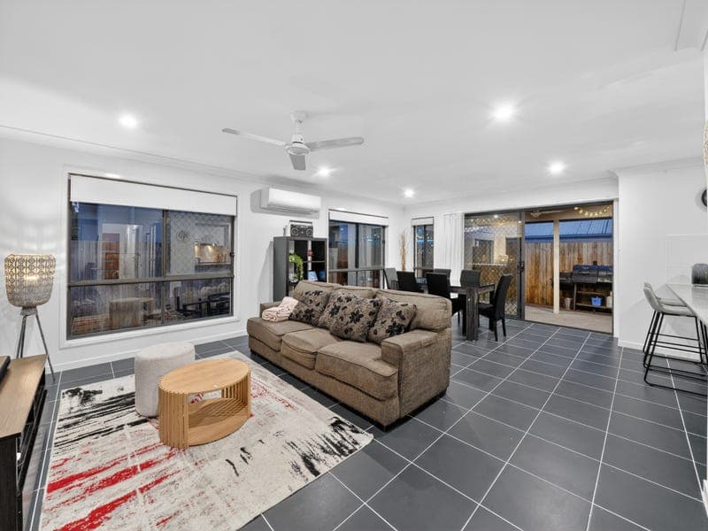 1 Norfolk Drive, Burpengary East — photo 1 of 5