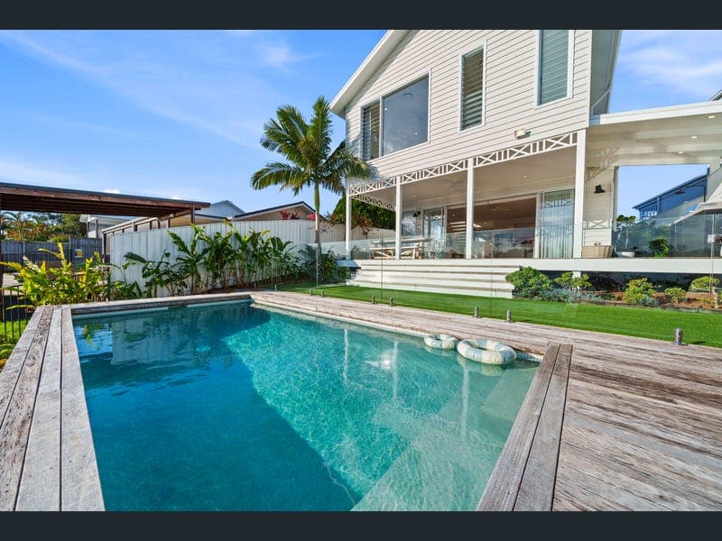 16A Seahawk Crescent, Burleigh Waters — photo 1 of 5