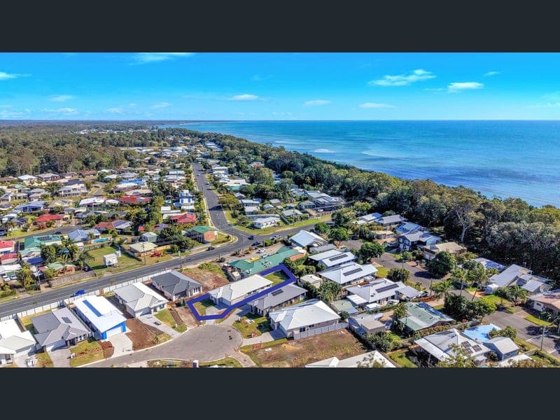 18 Malibu Way, Toogoom — photo 1 of 5
