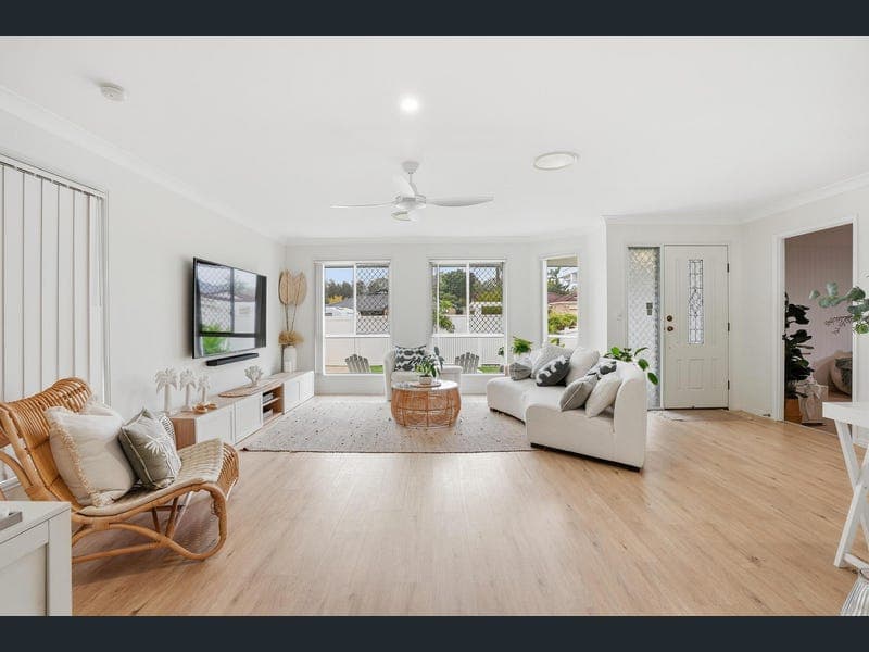 33 Ottelia Drive, Elanora — photo 1 of 5