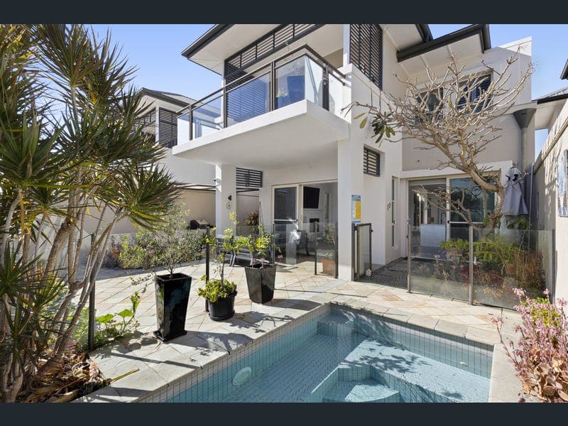 703 Glades Drive, Robina — photo 1 of 5