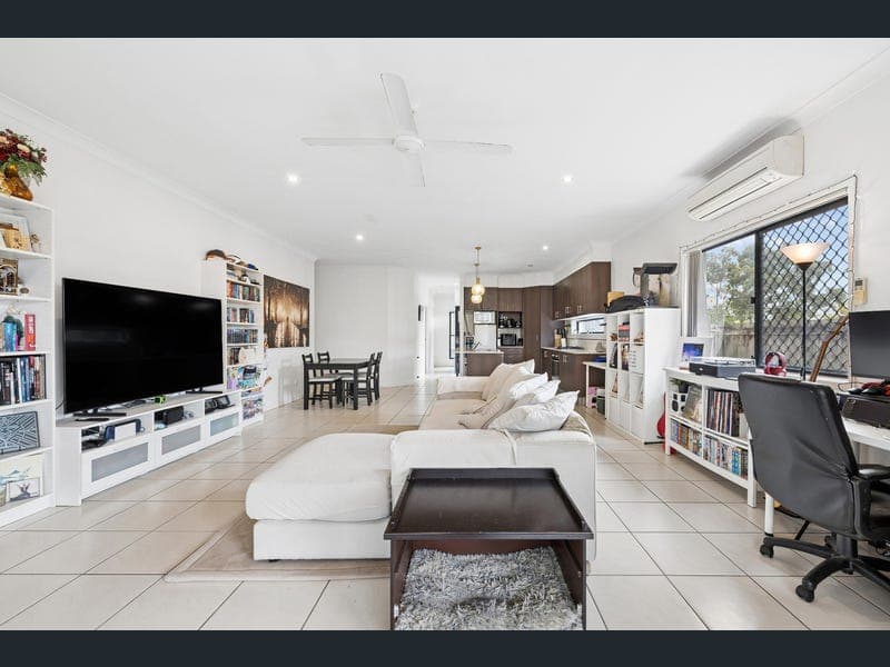 21 Rawlins Crescent, North Lakes — photo 1 of 5