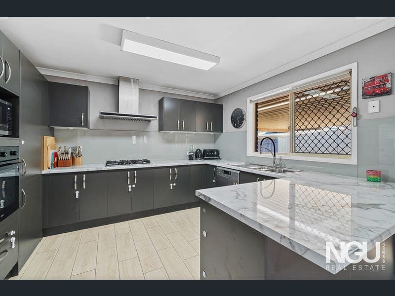 21 Myles Court, Boronia Heights — photo 1 of 5
