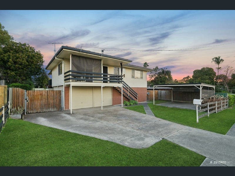 8 Limerick Drive, Crestmead — photo 1 of 5