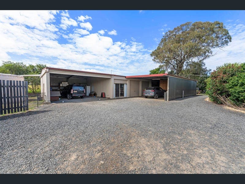 21 Colemans Road, Goombungee — photo 1 of 5