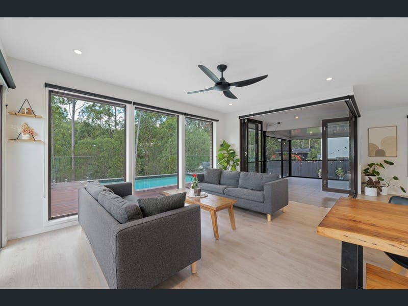 8 Albatross Street, Upper Kedron — photo 1 of 5