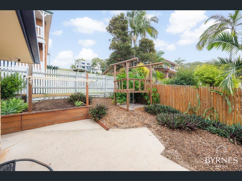 3 Dame Pattie Avenue, Clinton — photo 1 of 5