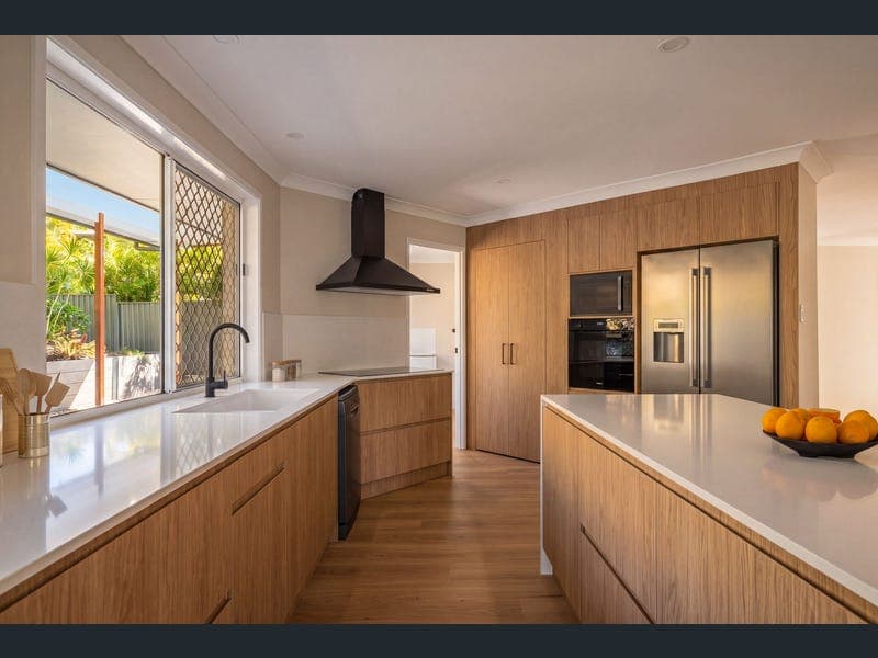 15 Michelmore Road, Carrara — photo 1 of 5