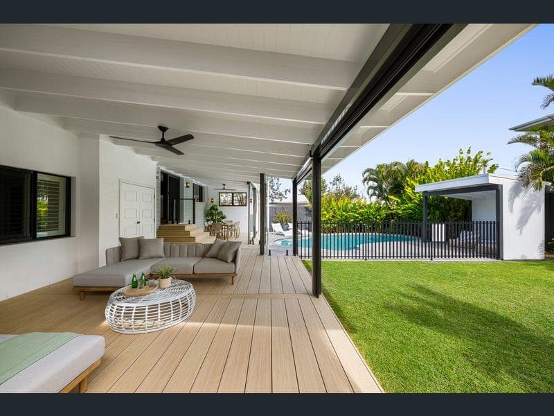 100 Oceanic Drive, Warana — photo 1 of 5