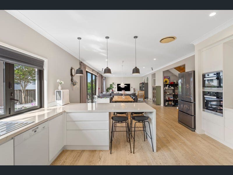 21 Eagle Parade, Rochedale — photo 1 of 5