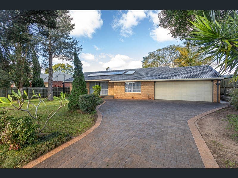 222 Alderley Street, Centenary Heights — photo 1 of 5