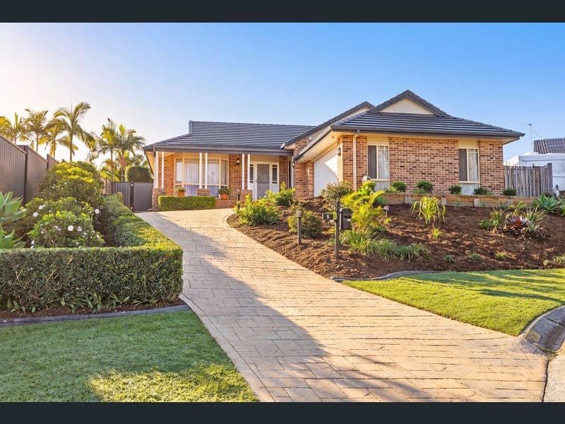 5 Mornington Terrace, Robina — photo 1 of 5