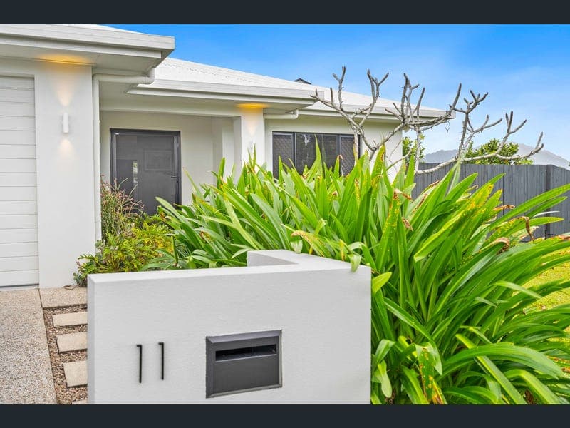 11 Bronson Street, White Rock — photo 1 of 5