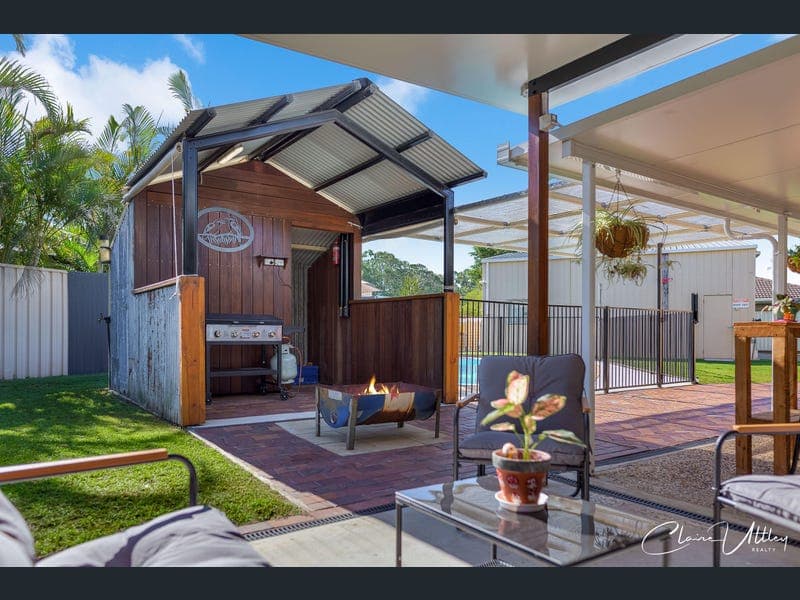 15 Hawaii Crescent, Banksia Beach — photo 1 of 5