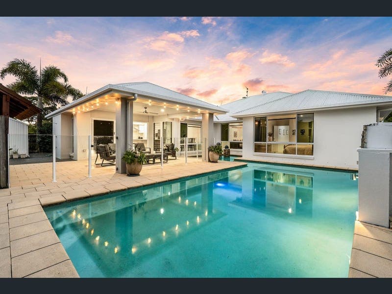 11 Lakeside Drive, Peregian Springs — photo 1 of 5