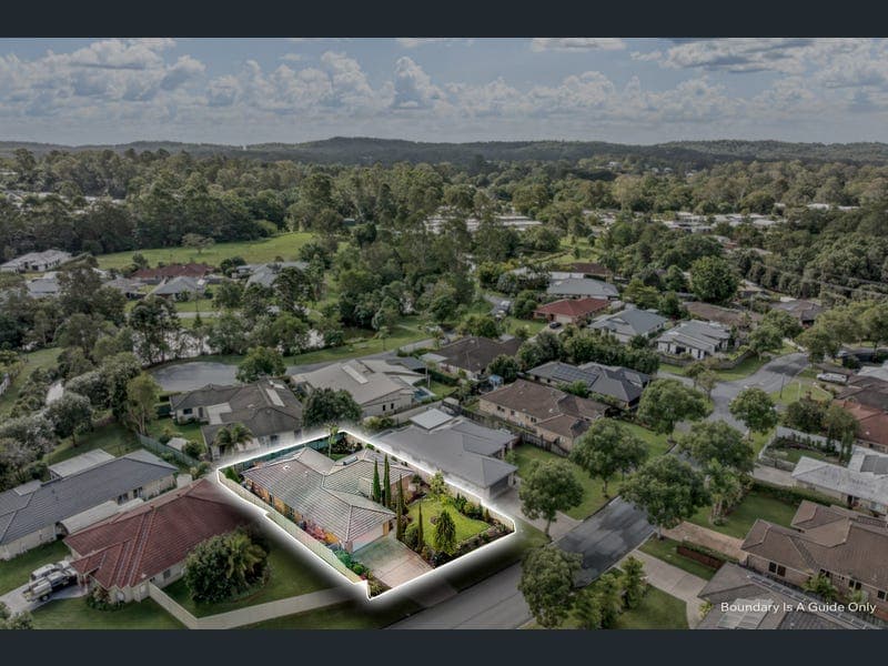 18 Maddock Avenue, Mooloolah Valley — photo 1 of 5