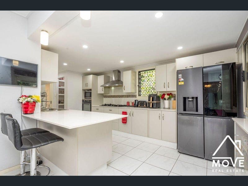 7 Redbank Court, Mount Louisa — photo 1 of 5
