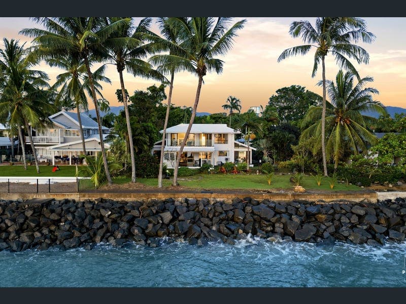 18 Hibiscus Lane, Holloways Beach — photo 1 of 5