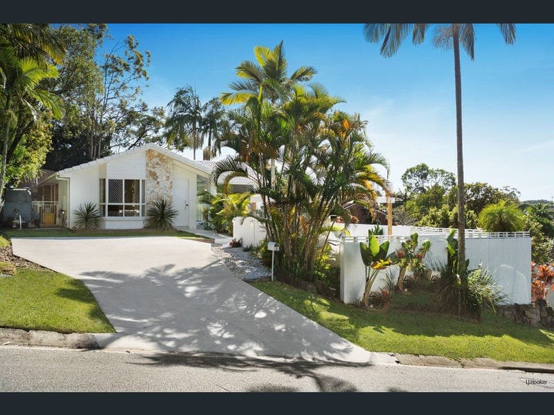 7 Swanbourne Way, Elanora — photo 1 of 5