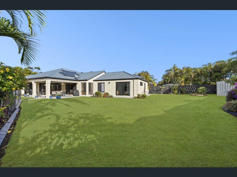 9 Micrantha Place, Mountain Creek — photo 1 of 5
