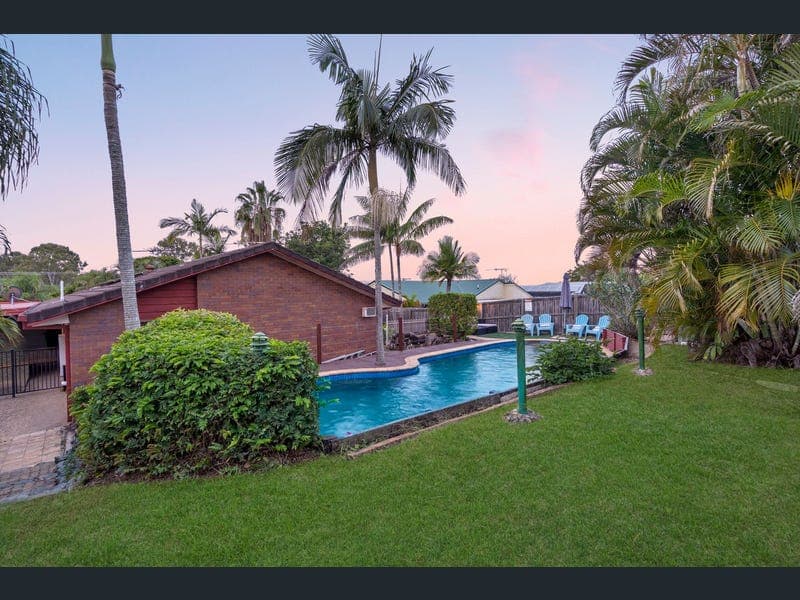 12 Denkmann Court, Windaroo — photo 1 of 5