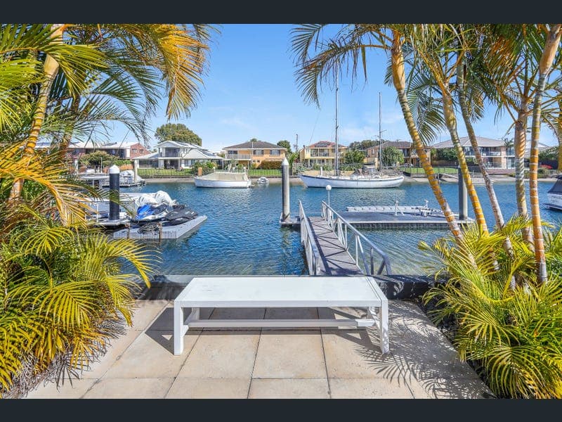 18 Huon Crescent, Runaway Bay — photo 1 of 5