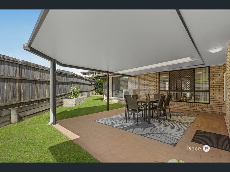 18 Wavecrest Place, Calamvale — photo 1 of 5