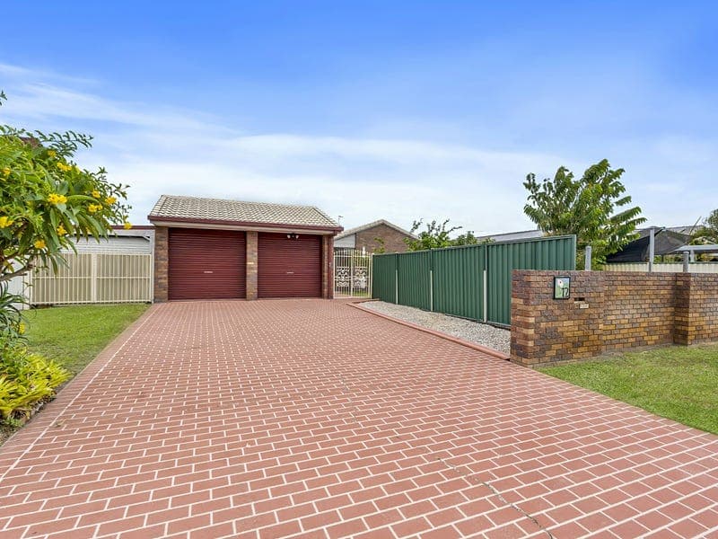 12 Jasmin Drive, Bongaree — photo 1 of 5