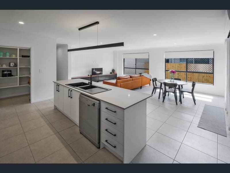 98 Chervil Drive, Greenbank — photo 1 of 5