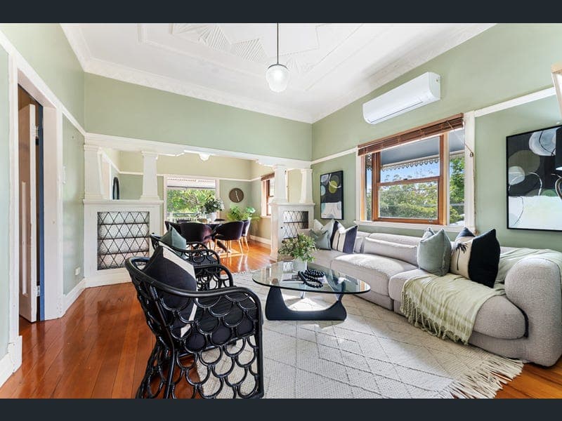 39 Rita Street, Holland Park — photo 1 of 5