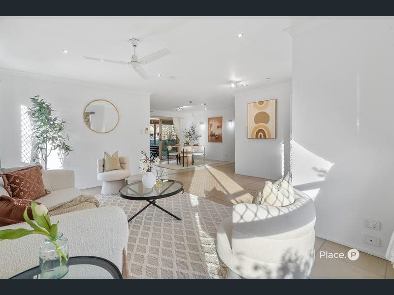 15 Moneghetti Place, Calamvale — photo 1 of 5