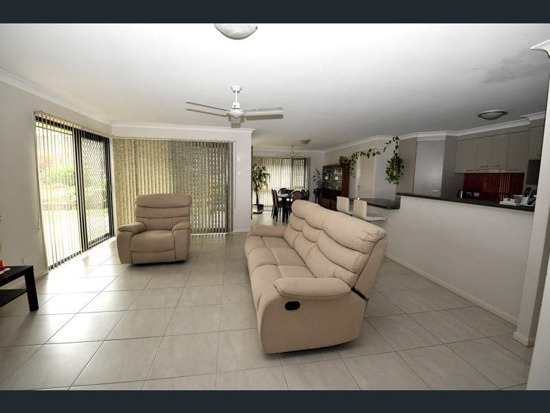 7 Willowood Place, Fernvale — photo 1 of 5