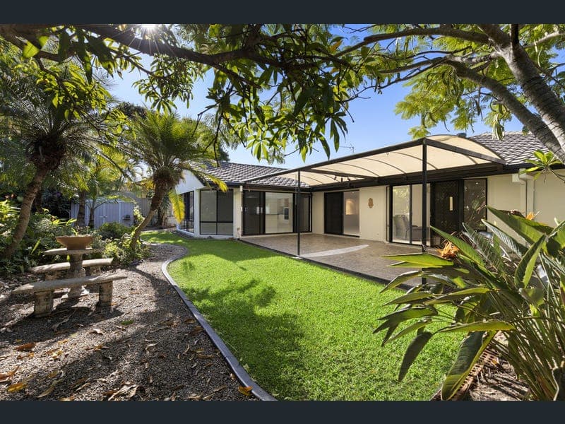 3 Cartagena Lane, Coombabah — photo 1 of 5