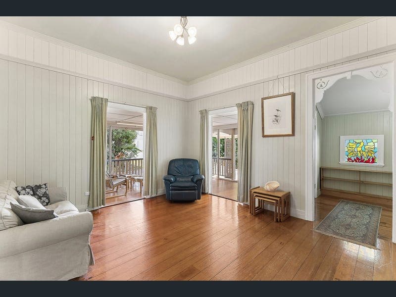8 Isles Road, Indooroopilly — photo 1 of 5