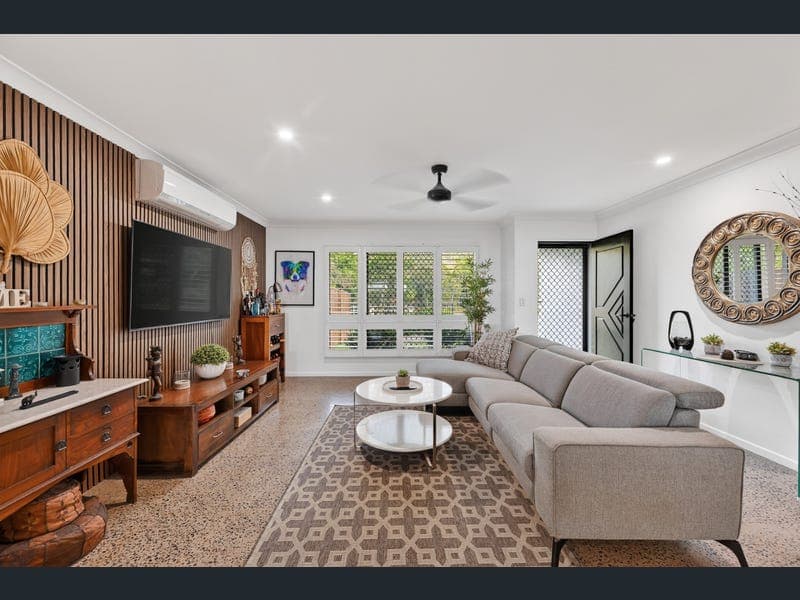4 Saint Albans Road, Mount Louisa — photo 1 of 5