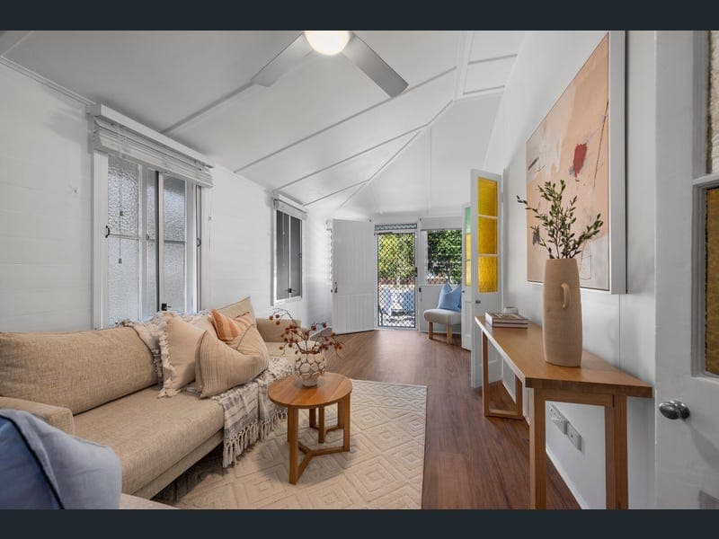 8 Dillane Street, Hyde Park — photo 1 of 5