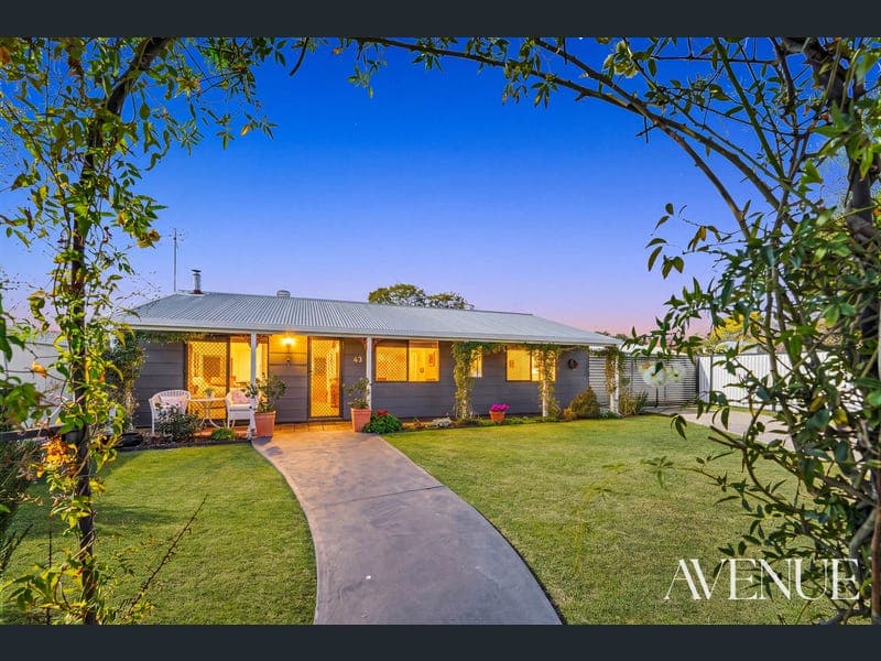 43 CEDAR DRIVE, Beaudesert — photo 1 of 5