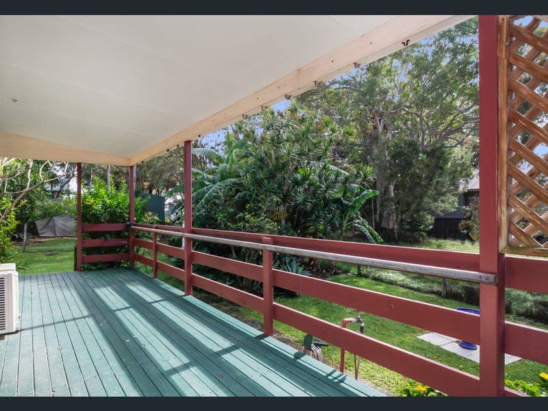 17 George Street, Macleay Island — photo 1 of 5
