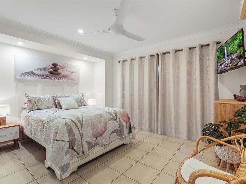 4 William Hickey Street, Redlynch — photo 1 of 5