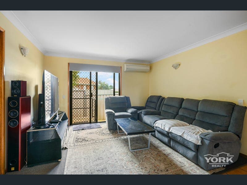 2/15 Donna Court, Kearneys Spring — photo 1 of 5